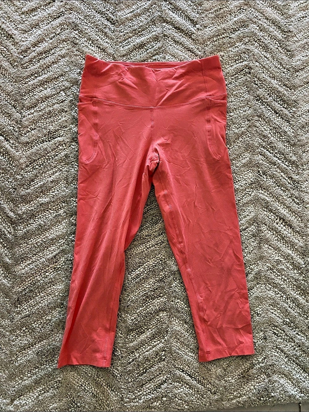 Under Armour Athletic Leggings in Coral Size Medium